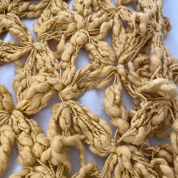 Cecilia de Bucourt Jessica Simpson Yellow Shawl - Picture 7 of 7